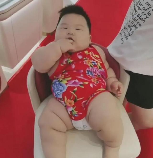 男宝体重肥胖怎么办？7个半月男宝41斤胖成米其林(2)