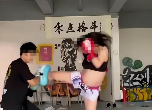 怀孕可以练泰拳吗（90后女子怀孕八月半仍坚持练泰拳）(1)