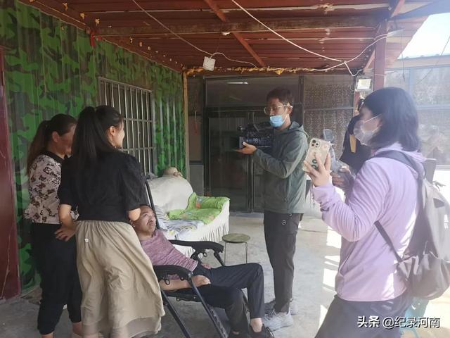 句容姑娘照顾植物人丈夫（宁陵县女子变卖家产照顾植物人丈夫终苏醒）(4)