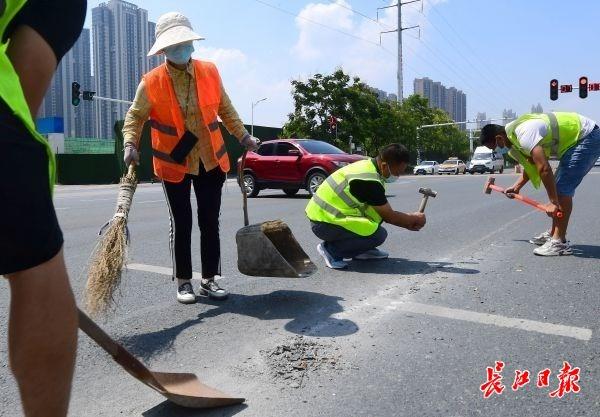 混凝土搅拌车压住一家四口后续（搅拌车司机客串）(2)