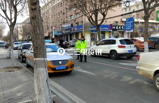 两车相撞司机毫发无损（双阳此路段两车相撞）(1)